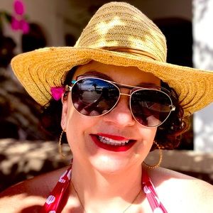 Meet your Posher, Holly